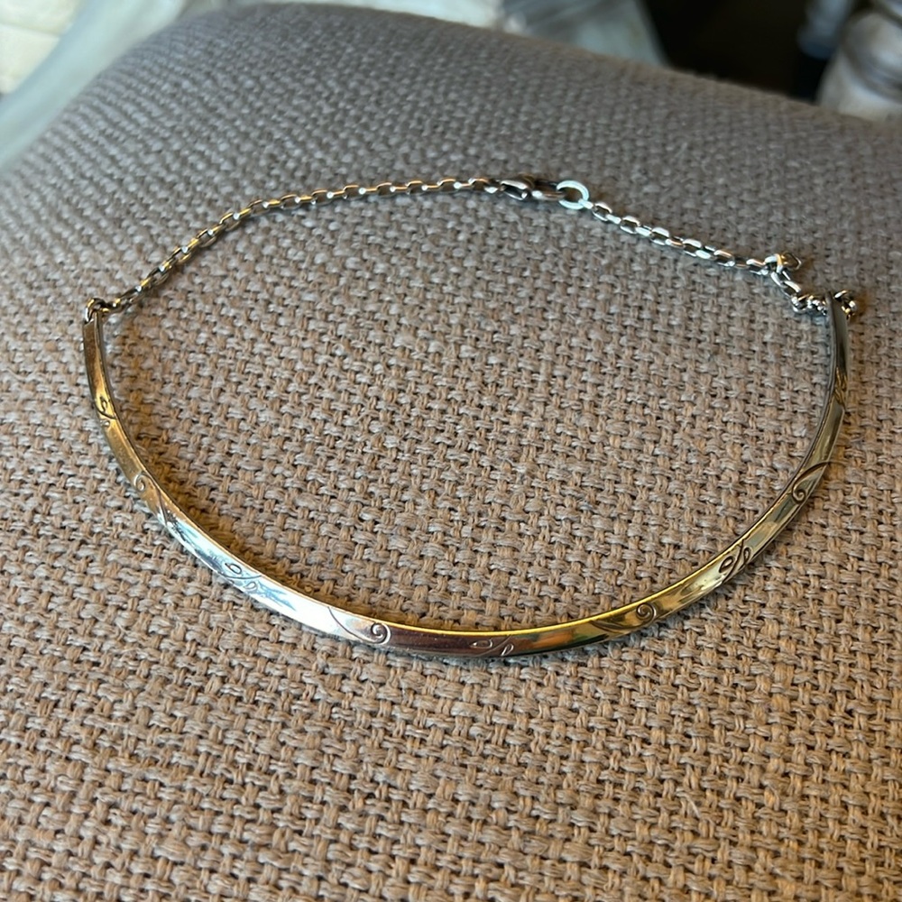 Choker necklace